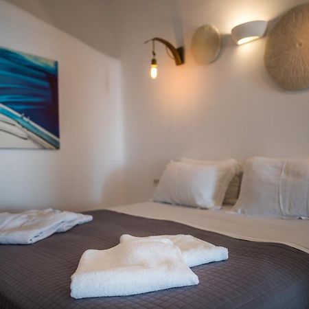 Angel Luxury Suites Фира Екстериор снимка